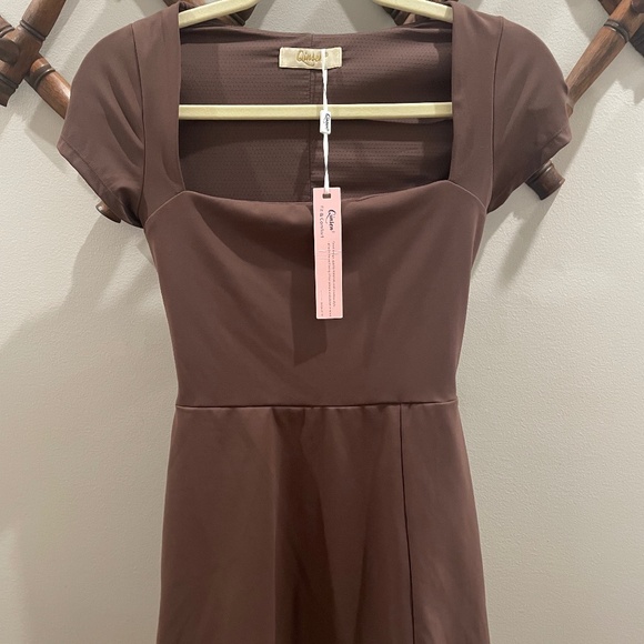 QINSEN Women's Square Neck Tennis Dress Short Sleeve Built in Shorts - Picture 1 of 5